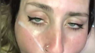 Le hago ricos masajes y me lo termine cojiendo todo y me dio toda la lechita