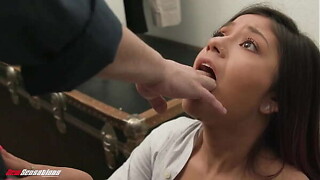 Stepdaughter Craves Greater quantity of Daddy'_s Ambitious Weenie