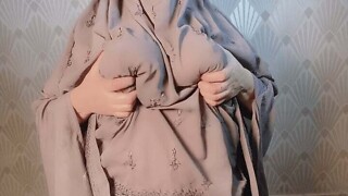 Lascivious pathan virgin with ambitious ass.pushing a gherkin inward her gazoo and twat