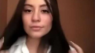 Colegiala chichona le encanta por el culo