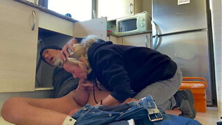 Hawt WIFE Oral stimulation TO THE PLUMBER IN THE Cook-room WITH CUM IN MOUNTH